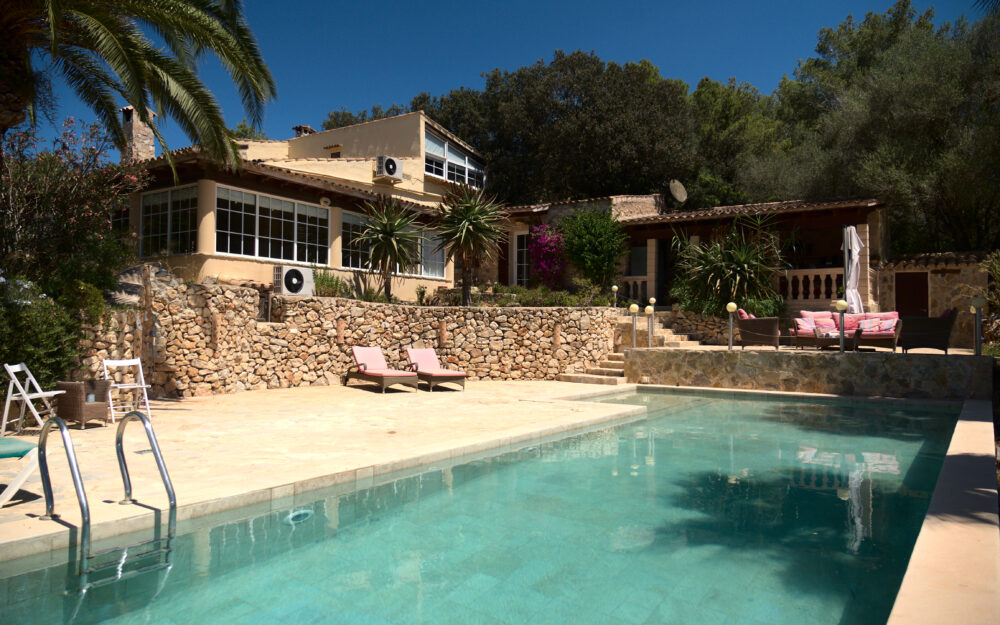 Finca near Porreres with holiday rental license