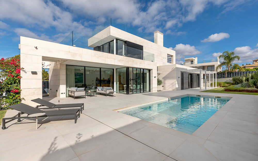 Exklusive Neubau-Villa in Puig de Ros: Luxusleben mit Blick auf die Bucht von Palma